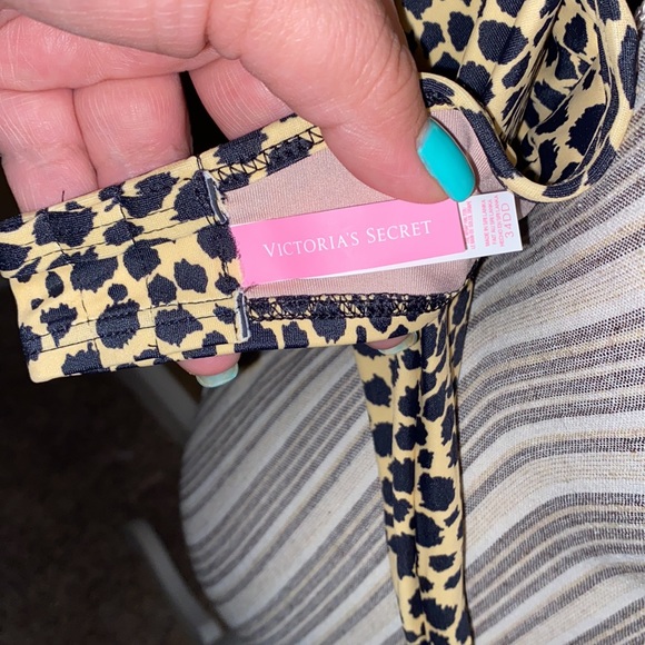 Victoria’s Secret | Leopard Print Bikini Top - 34DD - Picture 7 of 7